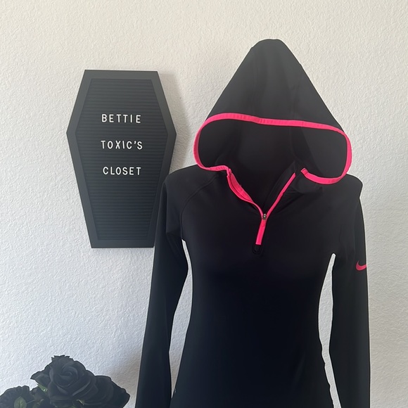 *SOLD* Nike Pro Girls Black & Pink Hoodie - Picture 7 of 14